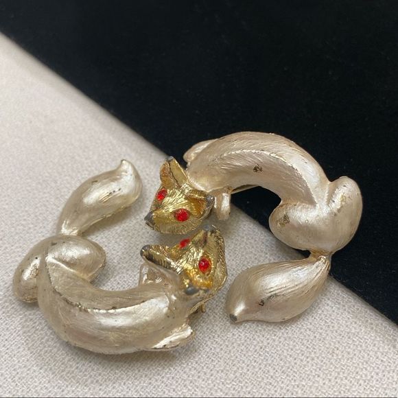 Vintage Enamel And Rhinestone Fox Pins (2) Brooches - Picture 11 of 16